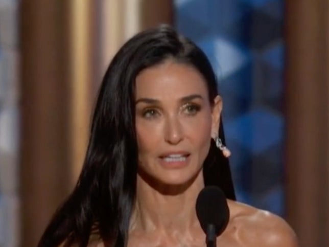 Demi Moore triunfa en los Globos de Oro 2025 con un premio histórico