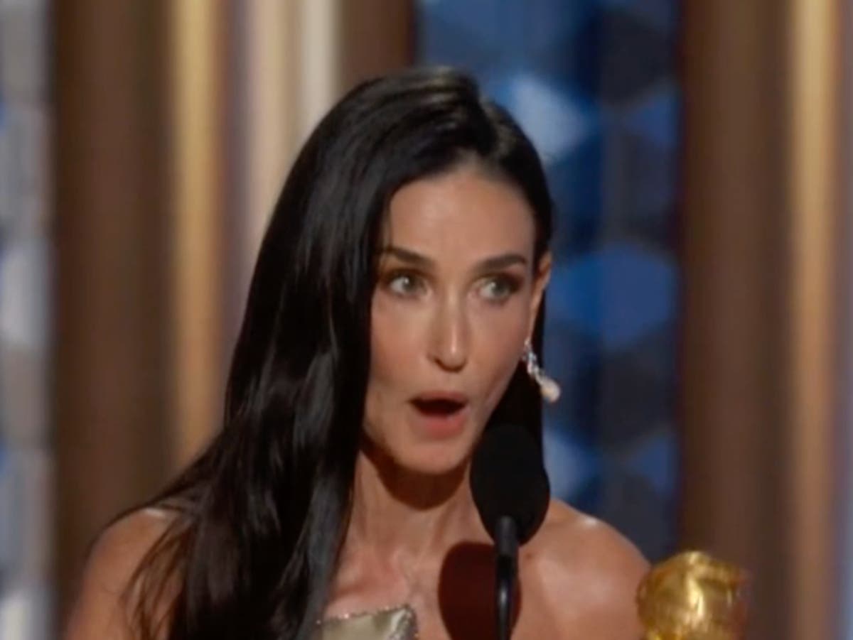 Demi Moore recuerda la frase que marcó su carrera en un emotivo discurso en los Globos de Oro