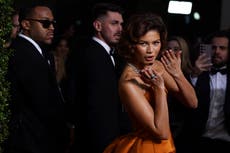 Zendaya desata especulaciones de compromiso en los Globos de Oro con un anillo brillante