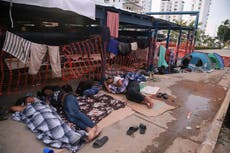 México traslada a migrantes al violento puerto de Acapulco en su intento de dispersarles por el país