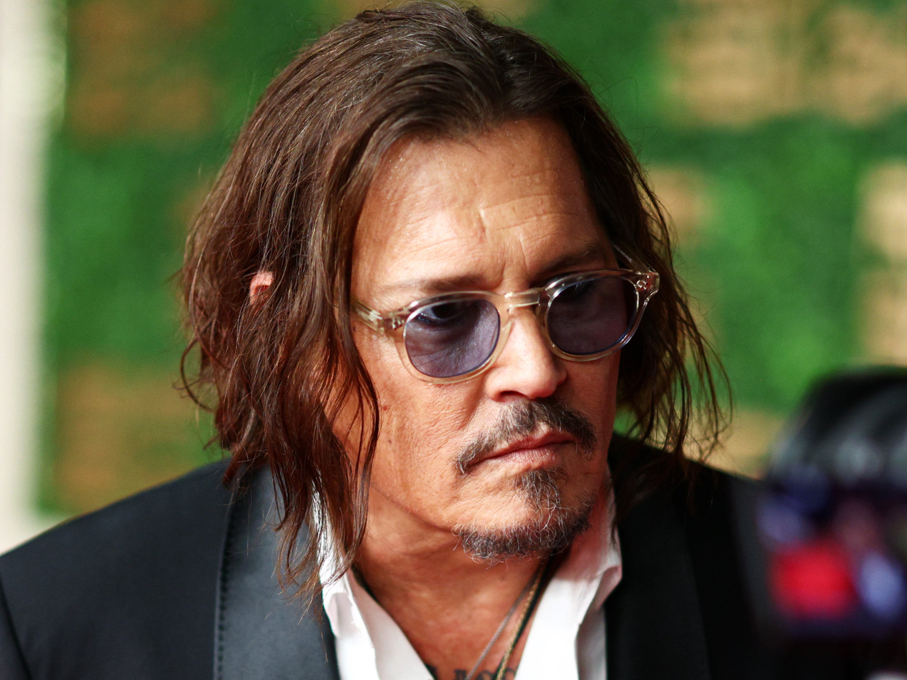 Johnny Depp asegura que hay personas que están intentando estafar a sus fans a toda costa