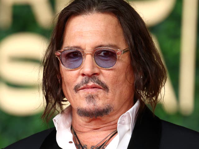 <p>Johnny Depp asegura que hay personas que están intentando estafar a sus fans “a toda costa” </p>