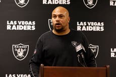 Raiders despiden al entrenador Antonio Pierce tras temporada con marca 4-13