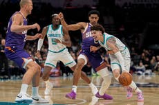 LaMelo Ball anota 32 puntos y Hornets vencen 115-104 a Suns para cortar racha de 10 derrotas