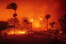 Un incendio en California destruye muchas estructuras mientras los vientos ganan fuerza