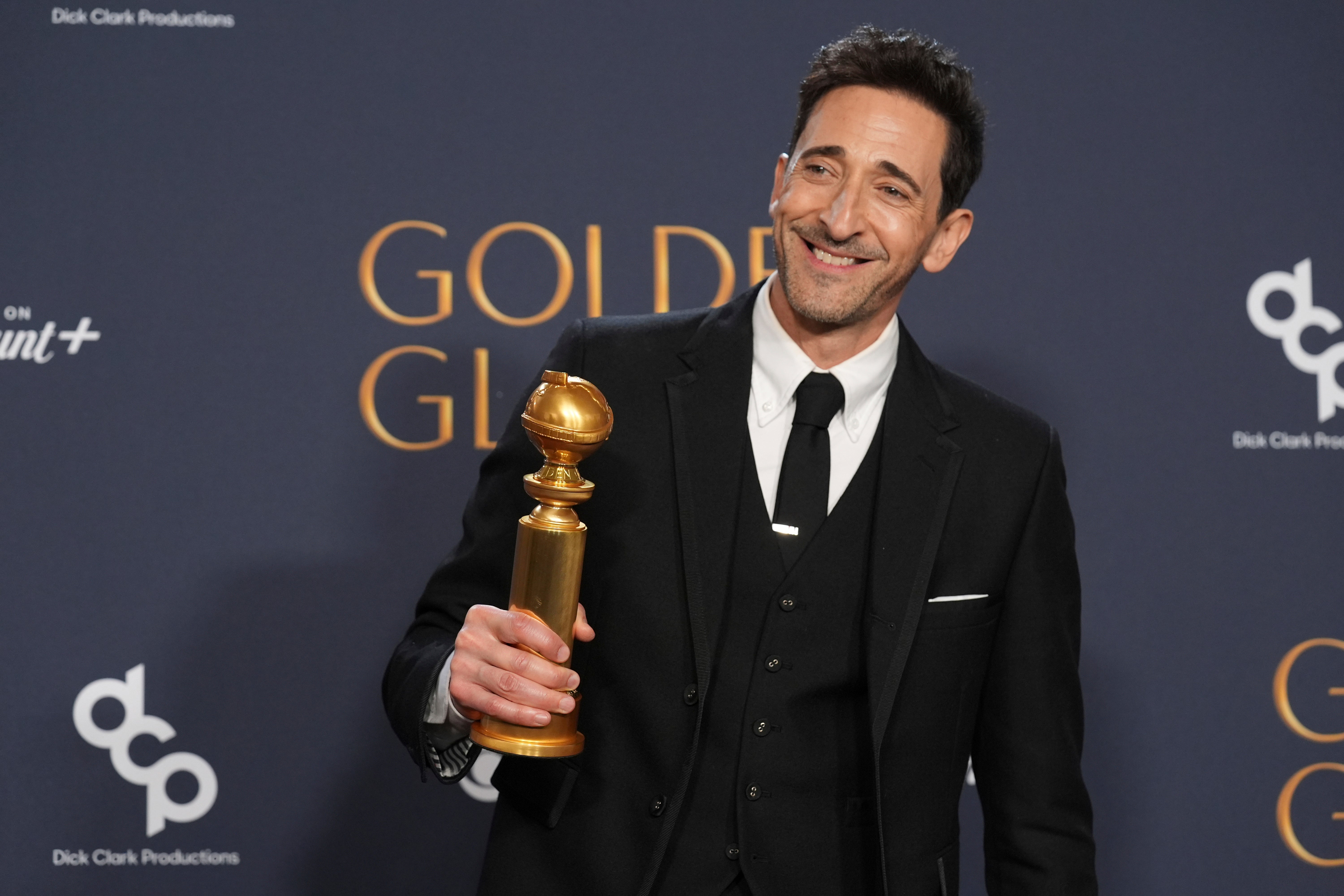 Adrien Brody gana un Globo de Oro por 'The Brutalist'