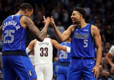 Hardy anota 25 y Mavericks remontan para imponerse 117-111 a Blazers