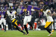 Jackson y Henry lideran mientras Ravens aplastan 28-14 a Steelers en playoffs de la AFC