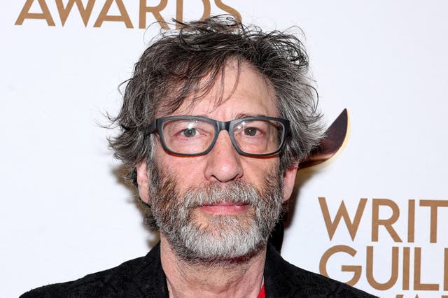 <p>Neil Gaiman en los Writers Guild Awards en Nueva York en abril de 2024</p>