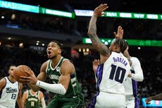 Antetokounmpo logra 50mo triple-doble y Bucks vencen 130-115 a Kings para cortarles racha