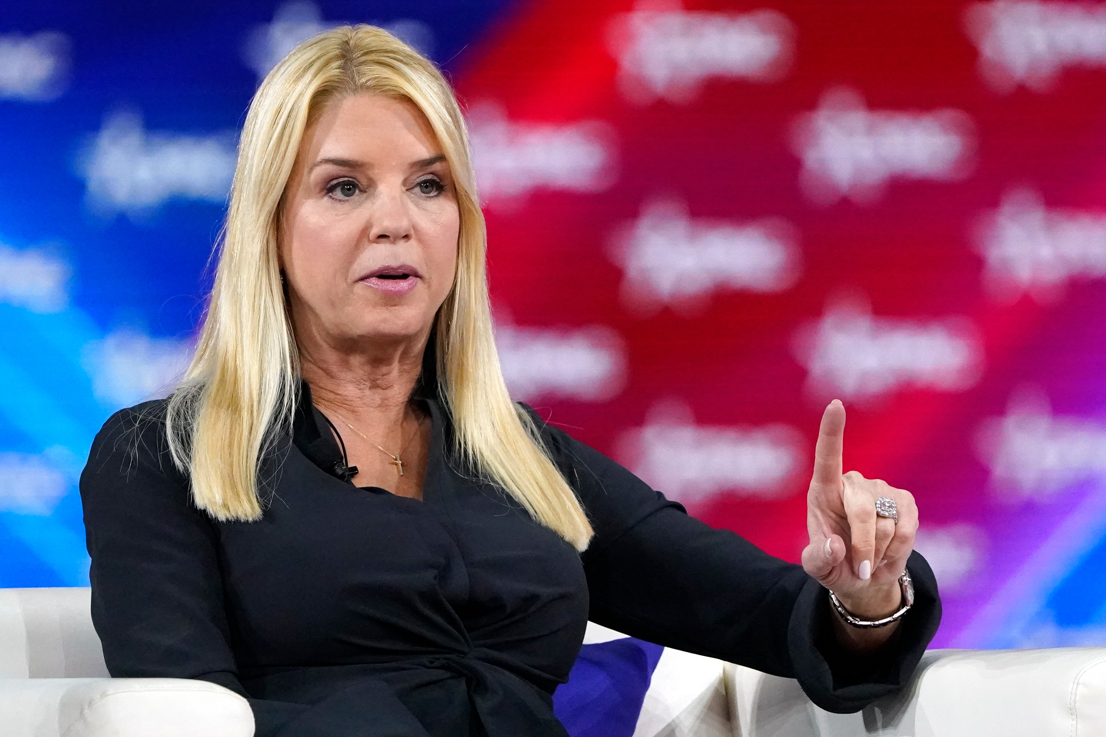 TRUMP GABINETE BONDI