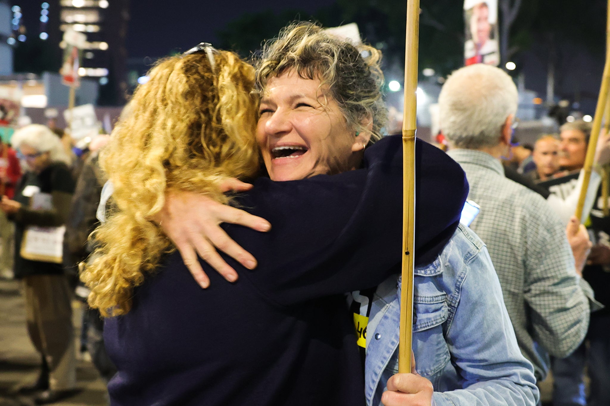 En Tel Aviv, israelíes celebran el acuerdo que permite un cese de hostilidades entre Israel y Hamás