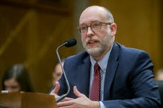 El nominado de Trump para director de presupuesto no dice si liberará ayuda para Ucrania