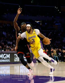 Hachimura y Davis guían a Lakers a romper racha de 3 derrotas con triunfo 117-108 sobre Heat