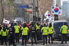 Presidente surcoreano suspendido llega a corte para presentar alegaciones contra su arresto