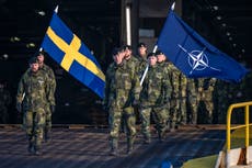 Cientos de soldados suecos llegan a Letonia en su mayor despliegue con la OTAN hasta la fecha