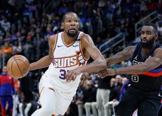 Durant y Booker conducen a Suns hacia victoria 125-121 contra Pistons