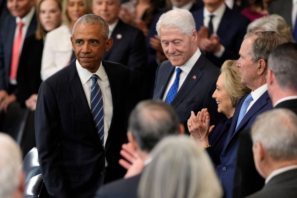 Obama se unió al también expresidente Bill Clinton en la toma de posesión de Trump