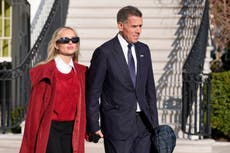 Trump suspende credenciales de exfuncionarios de inteligencia por carta sobre laptop de Hunter Biden