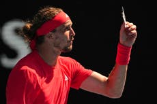 Zverev sorprendido por una pluma que detiene el juego en el Abierto de Australia