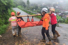 Reanudan búsqueda en Indonesia tras inundación y deslave que dejaron 17 muertos y 9 desaparecidos