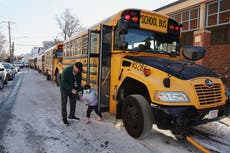 Política migratoria de Trump hace que familias evalúen el riesgo de enviar a sus hijos a la escuela