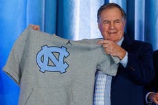 Bill Belichick firma contrato como entrenador de fútbol en Carolina del Norte