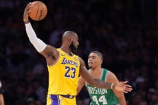 Davis y Reaves llevan a Lakers a victoria fácil de 117-96 sobre Celtics