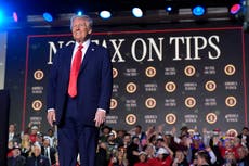 Trump reafirma en un mitin en Las Vegas su promesa de eliminar impuestos a las propinas