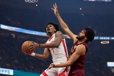 Thompson logra triple-doble y Rockets vencen 135-131 a Cavaliers líderes