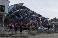 Un muerto por fuego israelí, disputa sobre cese el fuego impide a palestinos ir al norte de Gaza