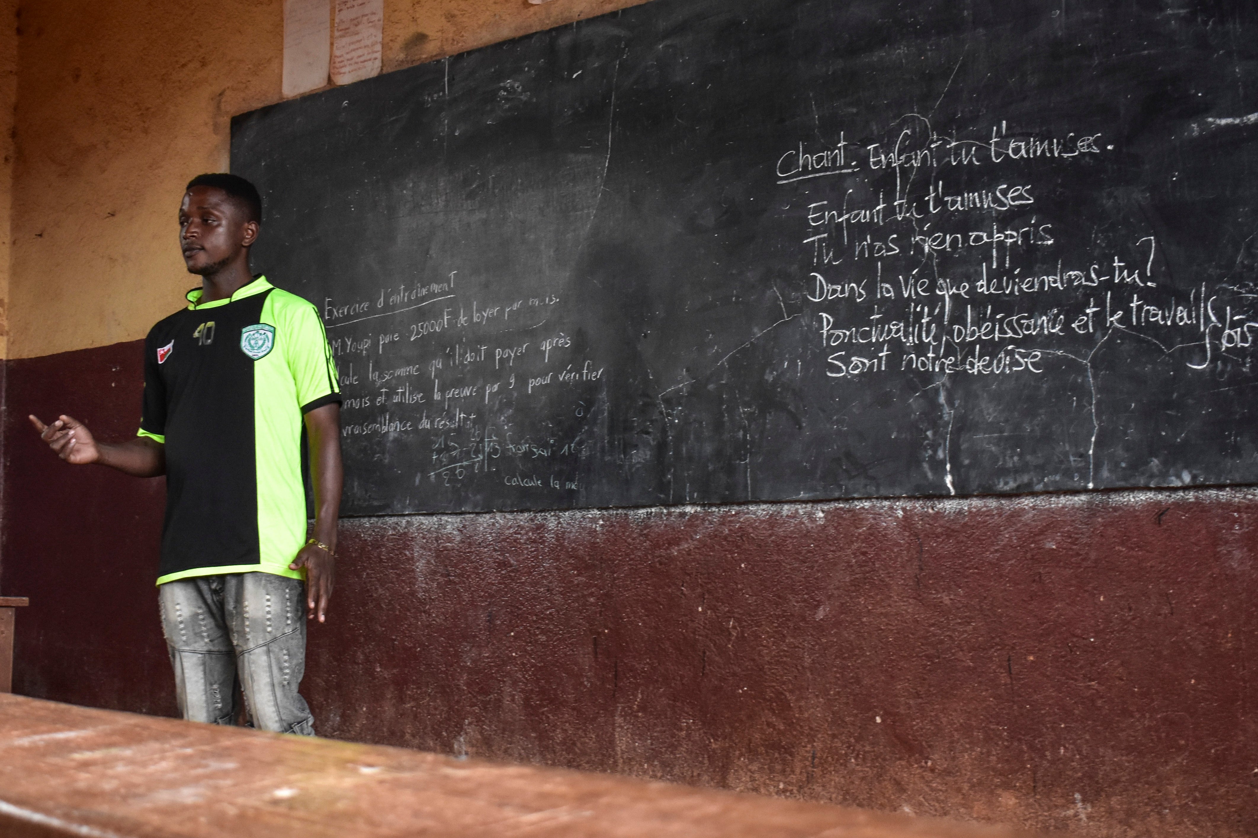 CAMERÚN-DE INSURGENTE A PROFESOR