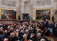 Está envalentonado, organizado y sigue siendo Trump: puntos clave en lo que va de su presidencia