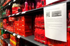 Coca-Cola retira bebidas en Europa por posible riesgo químico