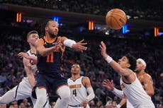 Knicks hilvanan cinco victorias al superar 122-112 a los Nuggets en declive