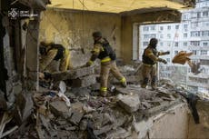 Un dron ruso ataca un edificio de apartamentos en Ucrania y mata al menos a 4 personas