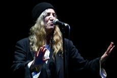 Patti Smith sufre desmayo en escenario de Brasil y cancela el resto de su espectáculo