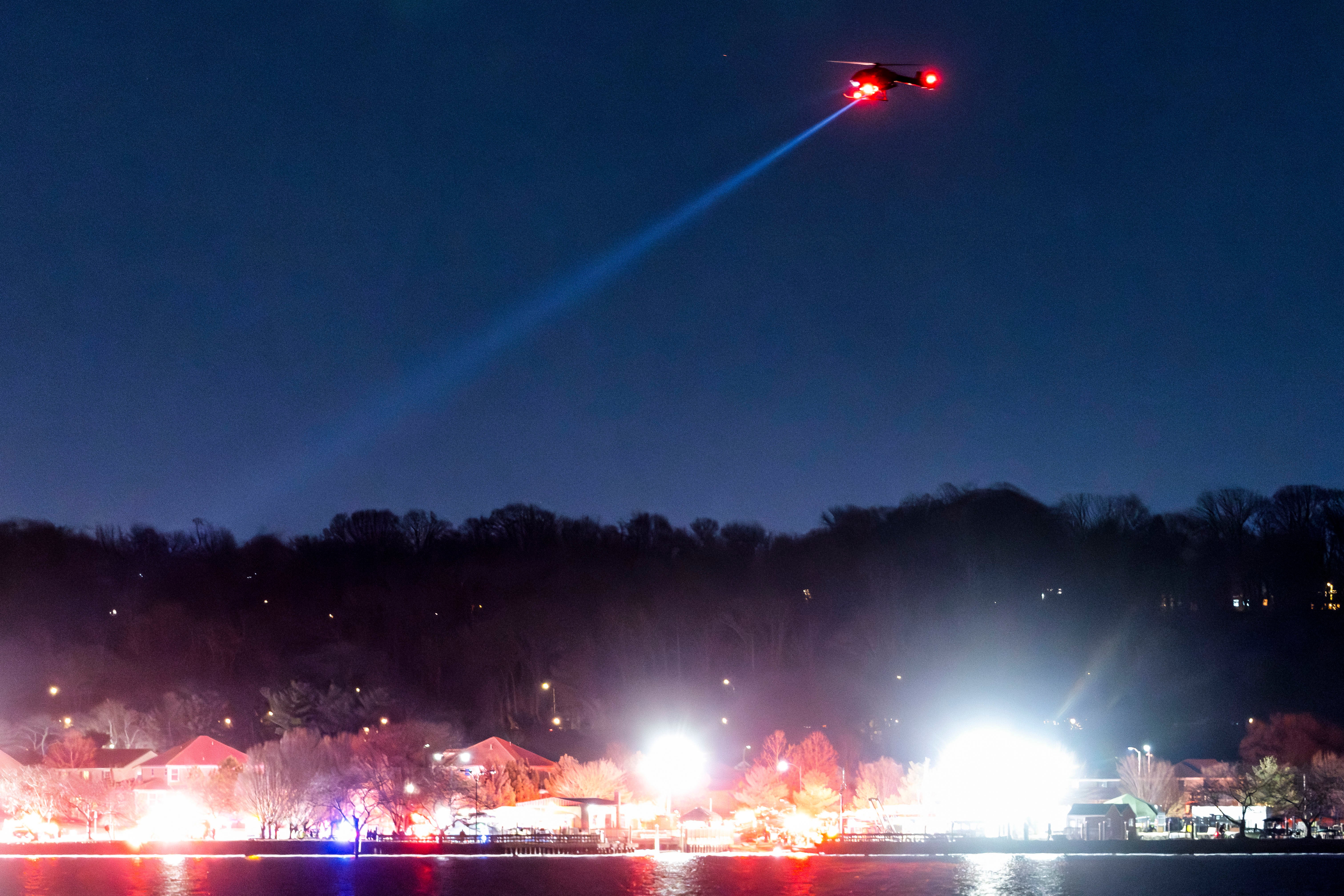 Un helicóptero del Ejército colisionó con un avión comercial que llegaba a Washington D. C.