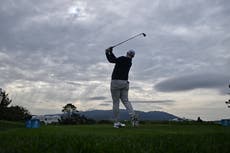 Sepp Straka lidera por 3 golpes en Pebble Beach, de cara al mal tiempo del fin de semana
