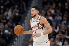 Booker anota 31 puntos y Suns arrollan 130-105 a Warriors