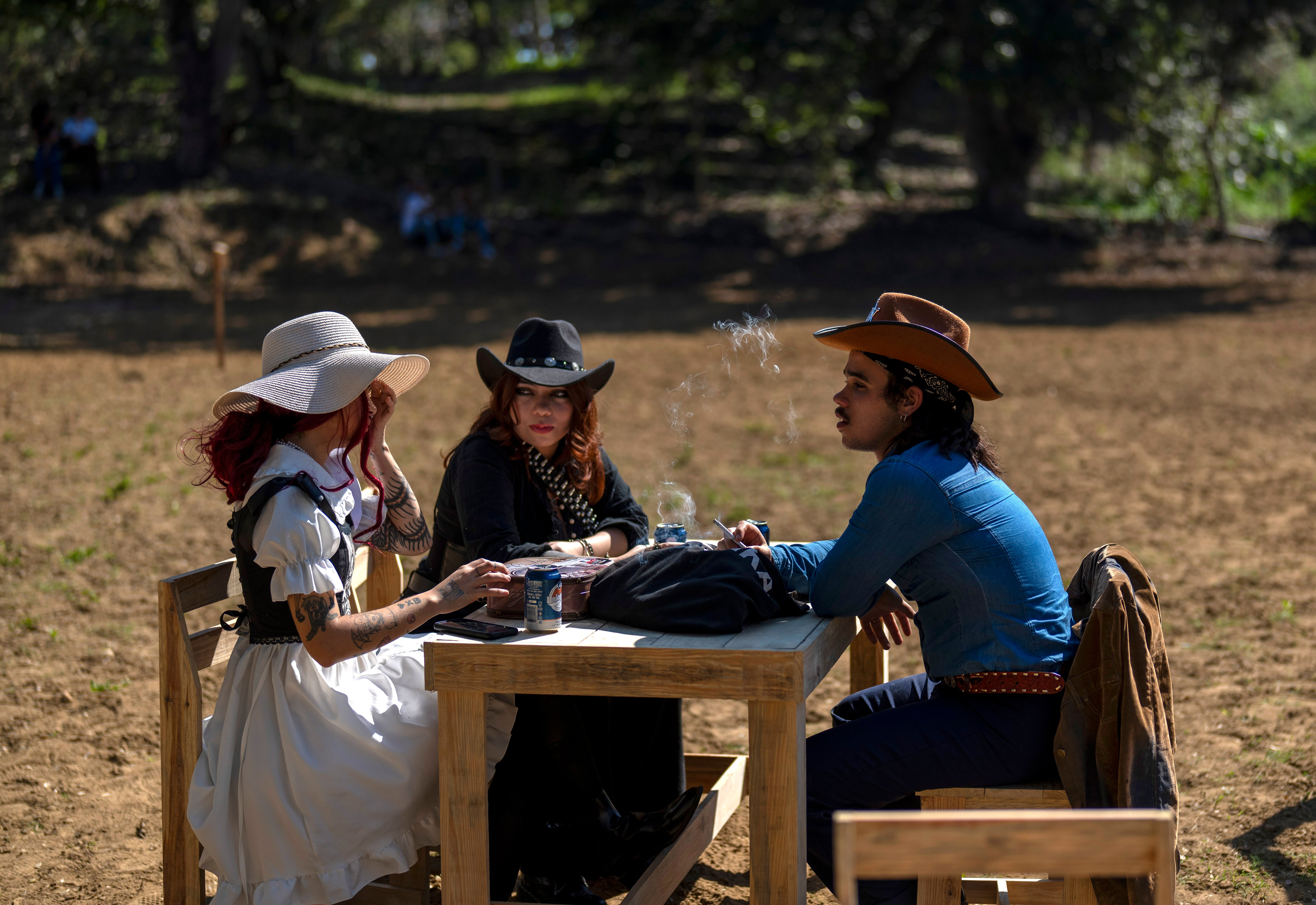 CUBA-LEJANO OESTE JÓVENES