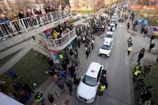 Taxistas se movilizan para apoyar a estudiantes que participaron en protestas en Serbia