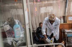 La violencia deja los hospitales en el este del Congo saturados de heridos y sin suministros