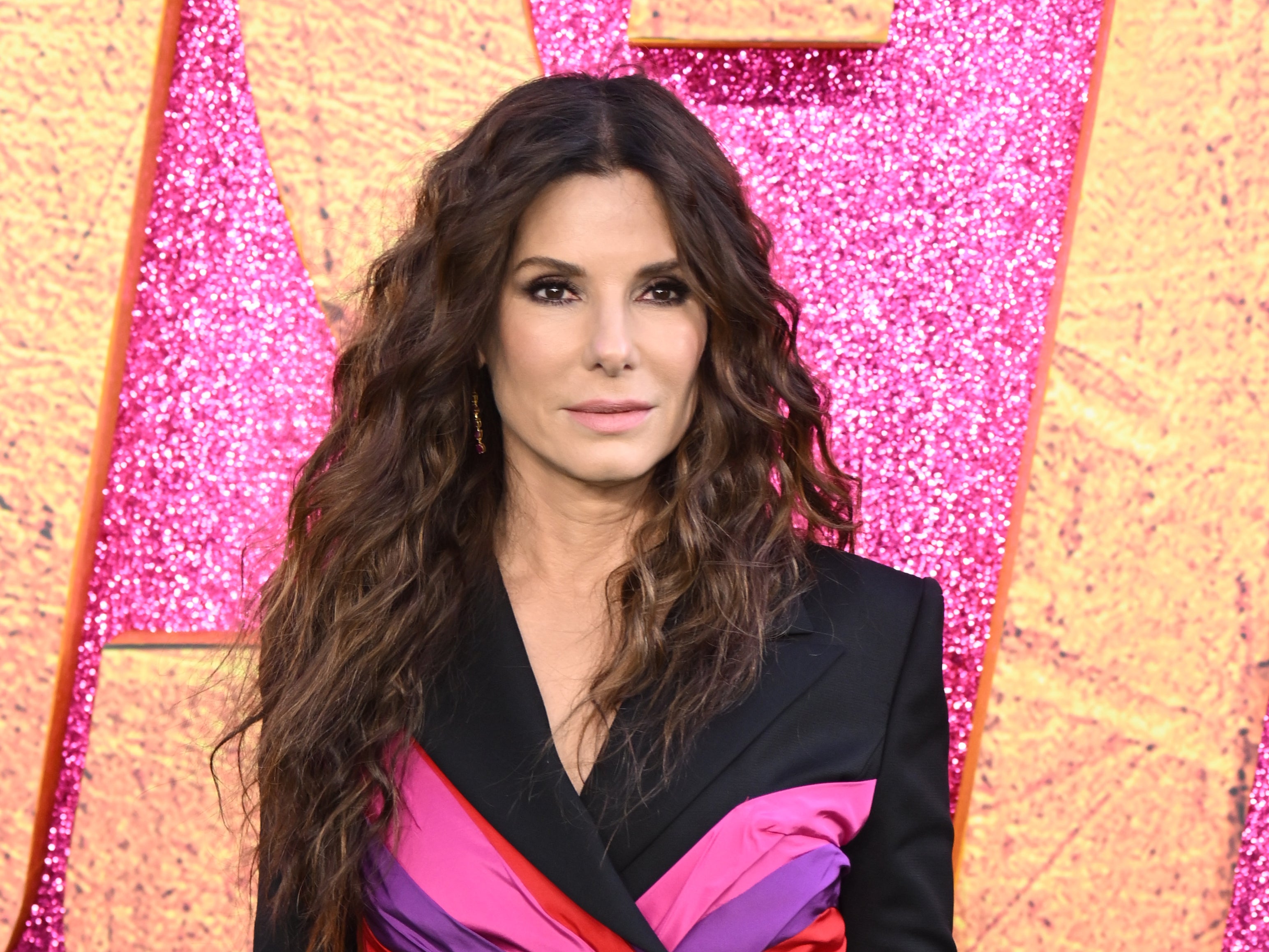 Sandra Bullock se pronuncia sobre los estafadores en las redes sociales