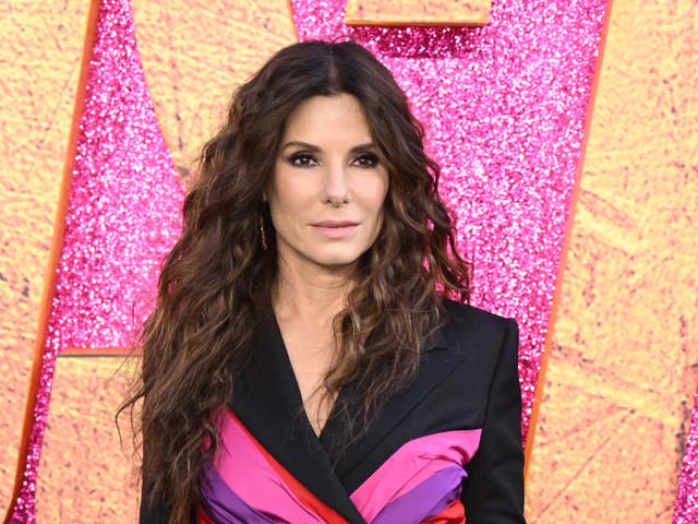 <p>Sandra Bullock reprende a los estafadores de las redes sociales que “se [estaban] aprovechando” de su familia y de personas inocentes </p>