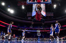 Tyler Herro anota 30 puntos y el Heat derrota 108-101 a los 76ers