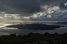 Aumento de actividad sísmica provoca estado de emergencia en la isla griega de Santorini