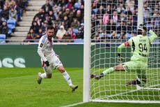 Lyon impresiona a su nuevo técnico Paulo Fonseca vapuleando 4-0 a Reims