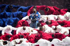 Reseña: Kendrick Lamar da un histórico show de medio tiempo en el Super Bowl con "Not Like Us"