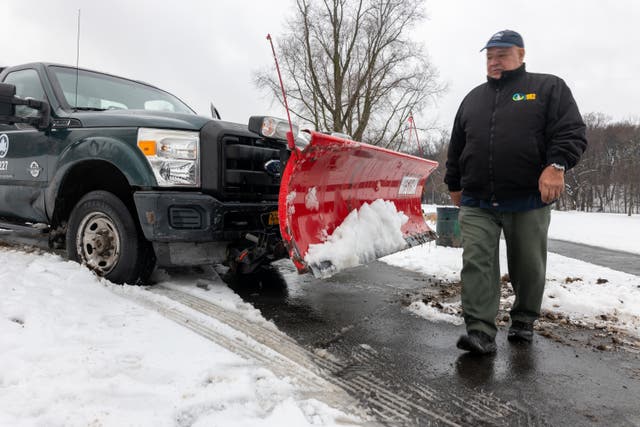 <p>Después de la nevada del fin de semana en Nueva York, se espera que dos tormentas invernales golpeen gran parte de Estados Unidos esta semana, con el potencial de causar interrupciones generalizadas en los viajes y cortes de electricidad</p>